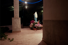 Statue d'une vierge vue de dos