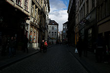 Passants dans une rue d'Anvers