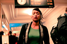 Portrait d'une jeune femme dans le metro berlinois