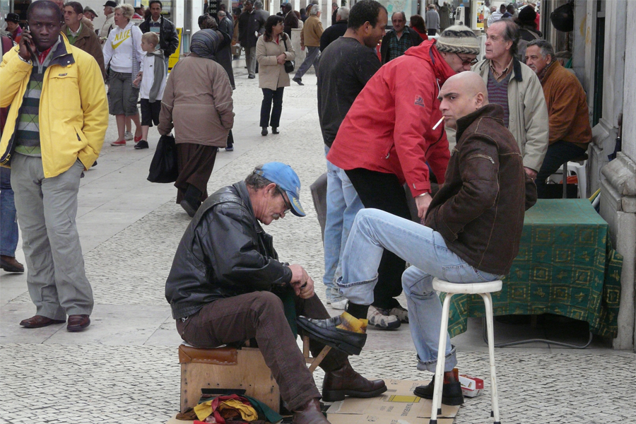 Cireur de chaussure en pein coeur de Lisbonne
