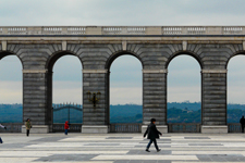 Rue avec des arcades