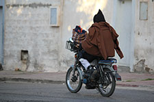 Homme sur une motocyclette